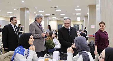 Rektör Prof. Dr. Altun, öğrencilerle iftar yaptı