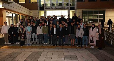 Vali ve Büyükşehir Belediye Başkanı, KAYÜ'de öğrencilerle sahur yaptı