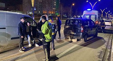 Aksaray'da 2 hafif ticari araç çarpıştı: 1 yaralı