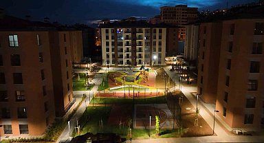 Bakan Kurum: "Ebrar Sitesi'nin yerine yaptığımız güvenli, konforlu konutlarımızı tamamladık"