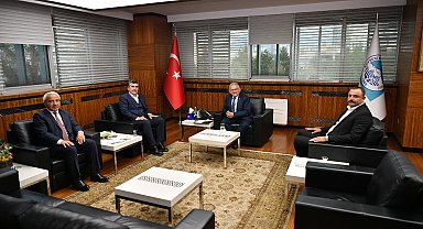 Başkan Büyükkılıç, kente katkı sağlayan misafirlerini makamında ağırladı