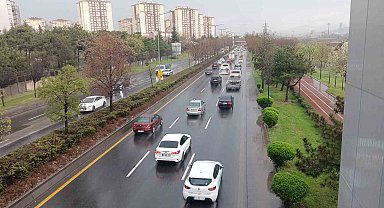 Başkentte etkisini gösteren yağış trafiğe neden oldu