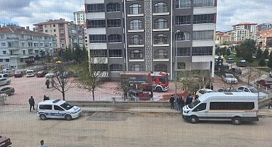 Başkentte facianın önüne geçildi: Park halindeki araç alev alev yandı