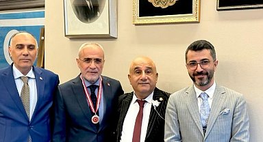 Cumhurbaşkanı Başdanışmanı Topçu'ya Tüketici Dostu Altın Madalyası