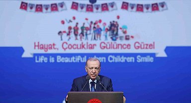 Cumhurbaşkanı Erdoğan: "AFAD ve Sağlık Bakanlığımız, devletimizin tüm birimleri teyakkuz halinde, arama tarama çalışmaları hassasiyetle devam ediyor"