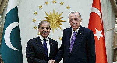 Cumhurbaşkanı Recep Tayyip Erdoğan, Pakistan Başbakanı Şahbaz Şerif ile Cumhurbaşkanlığı Külliyesi'nde bir araya geldi.