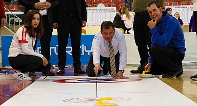 Floor Curling Gençler Grup maçları Kayseri'de başladı