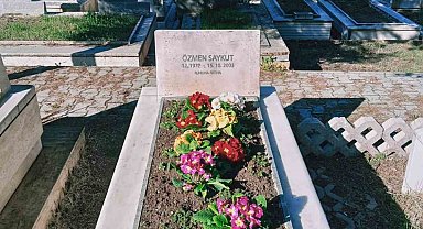 Gazeteci Talat Atilla'dan babasının mezar taşındaki ismi değiştiren dizi yapım şirketine tepki