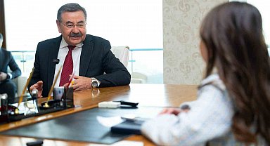 Gölbaşı Belediye Başkanı Odabaşı, 23 Nisan'da koltuğunu ilkokul öğrencisi Öykü'ye devretti