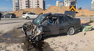 Karaman'da iki otomobil çarpıştı: 1 yaralı
