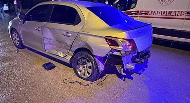 Kaza yapan otomobil savrularak yayaya çarptı: 1 yaralı