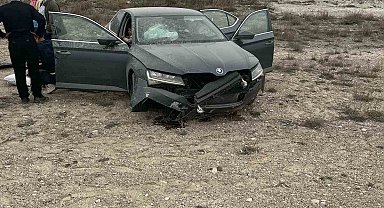Konya'da yoldan çıkan otomobil boş araziye inerek durabildi: 3'ü çocuk 5 yaralı