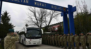 Kosova'dan dönen komandolar Çorlu'da karşılandı