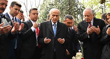 MHP Genel Başkanı Devlet Bahçeli, Türkeş'in mezarını ziyaret etti