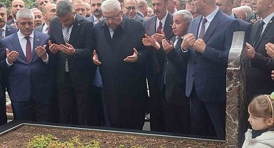MHP'nin Kurucu Lideri Alparslan Türkeş, mezarı başında anıldı