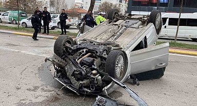 Takla atıp hurdaya dönen otomobilden burnu bile kanamadan kurtuldu