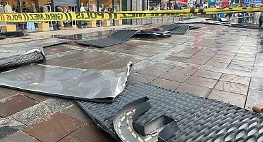 Ankara'da fırtına mağazanın talelasını uçurdu