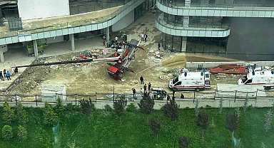 Ankara'da kule vinç devrildi: 3 yaralı