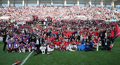 Bakan Bak'dan, Süper Lig'e yükselen Gençlerbirliği'ne tebrik