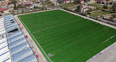 Başakpınar Spor Merkezi'nin çimleri ve yedek kulübeleri yenileniyor