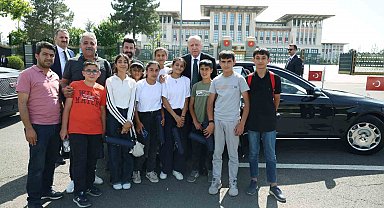 Cumhurbaşkanı Erdoğan, Adıyamanlı çocuklarla 15 Temmuz Şehitler Anıtı'nda buluştu