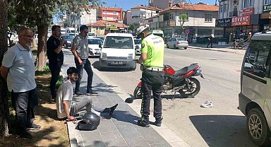 Karaman'da otomobille çarpışan motosiklet sürücüsü yaralandı