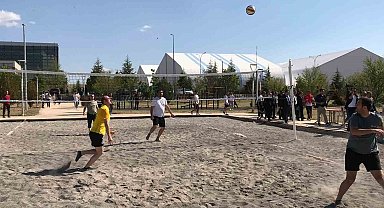 KMÜ'de plaj voleybolu heyecanı yaşandı