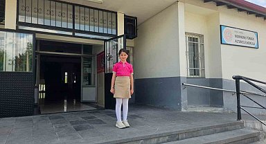 Minikler işaret diliyle şiir okudu