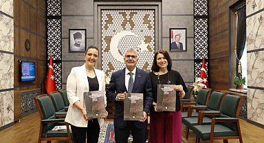 Niğde'de Tepeyran'a vefa: Ödül töreni ve kitap tanıtımı bir arada gerçekleşti