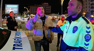 Polisin işine "anlamsız", gazeteciye "kaburgasız" deyip tehdit etti