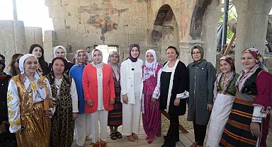 Tarihi kilise bahçesinde Türk mutfağı rüzgarı esti
