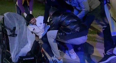 Virajı alamayan motosiklet kaldırıma çarptı: 2 yaralı