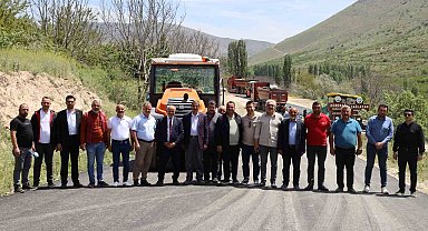 Yahyalı'da sıcak asfalt serimi başladı