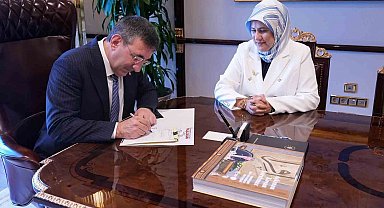 Cumhurbaşkanı Yardımcısı Yılmaz kurban vekaletini Türk Kızılay'a verdi