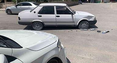 Karaman'da otomobiller çarpıştı: 4 yaşındaki çocuk yaralandı