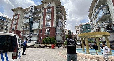 Konya'da 2 yaşındaki çocuğun düşme anı kamerada