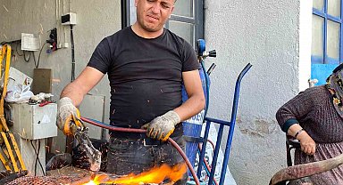Niğde'deki metal ustaları bayramda tezgahlarını kelle ütmek için açıyor