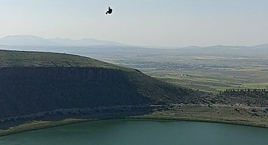 Paraşütü ile uçtuğu Narlıgöl'ü kuş bakışı kaydetti