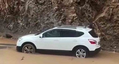 Sağanak yağış ulaşımı olumsuz etkiledi