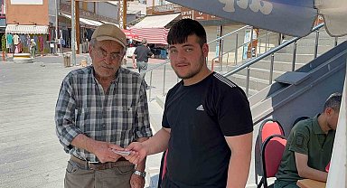 Suriyeli gencin davranışı takdir topladı