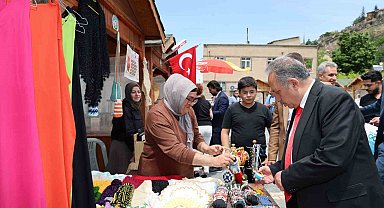 Talas'ta bu pazar "Maharetli Eller" var