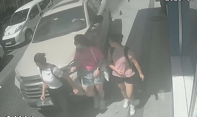 Alkollü Sürücü Dehşeti: Kaldırımdaki Yayalara Çarptı, Kaçarken Kaza Yaptı