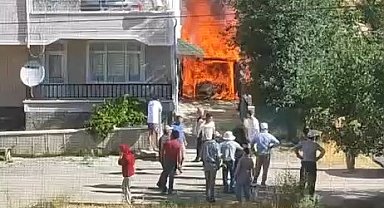 Ankara'da garajda park halinde bulunan araç yanarak kül oldu