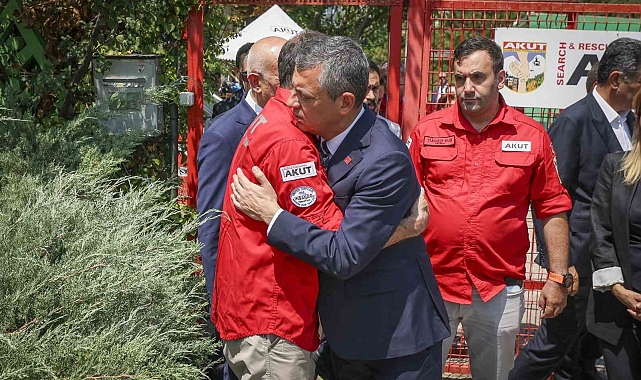 CHP Genel Başkanı Özel'den AKUT'a taziye ziyareti