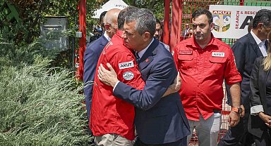 CHP Genel Başkanı Özel'den AKUT'a taziye ziyareti