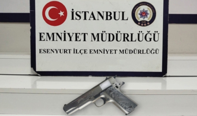 Esenyurt’ta Film Gibi Olay: Ayağı Alçılı Genç Otomobil Sürücüsüne Kurusıkı Tabanca ile Ateş Açtı