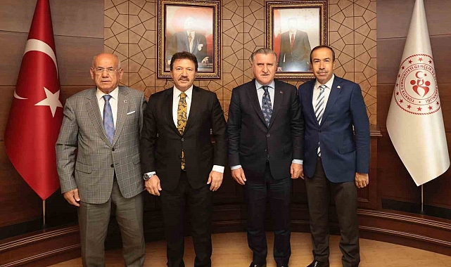 Gençlik ve Spor Bakanı Aşkın Bak, Ankaragücü Onursal Başkanı Yiğiner'i kabul etti