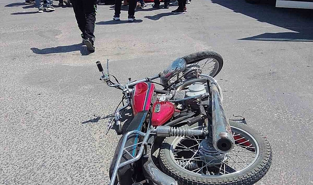 Karapınar'da motosiklet ile kamyonet çarpıştı: 1 yaralı