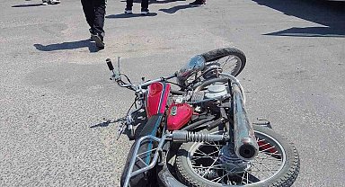 Karapınar'da motosiklet ile kamyonet çarpıştı: 1 yaralı