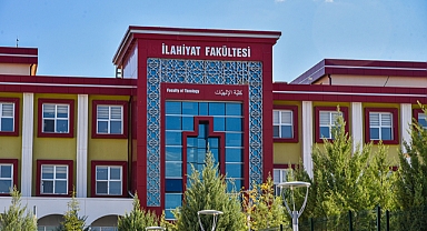 KMÜ İLAHİYAT FAKÜLTESİ'NDEN BAŞARI BURSU